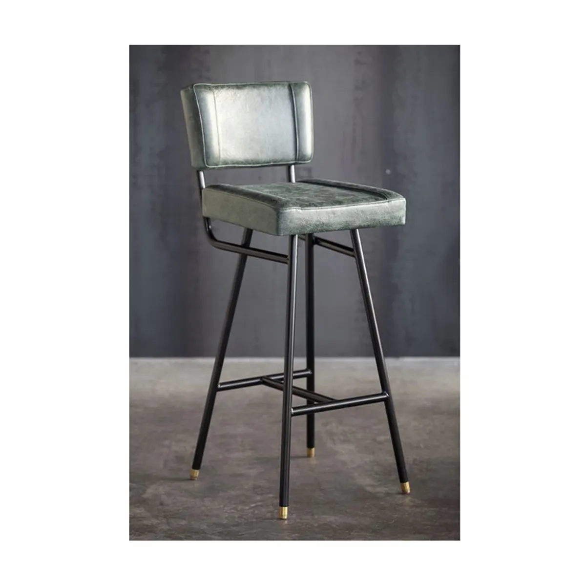 Hub Bar Stool Black Angle